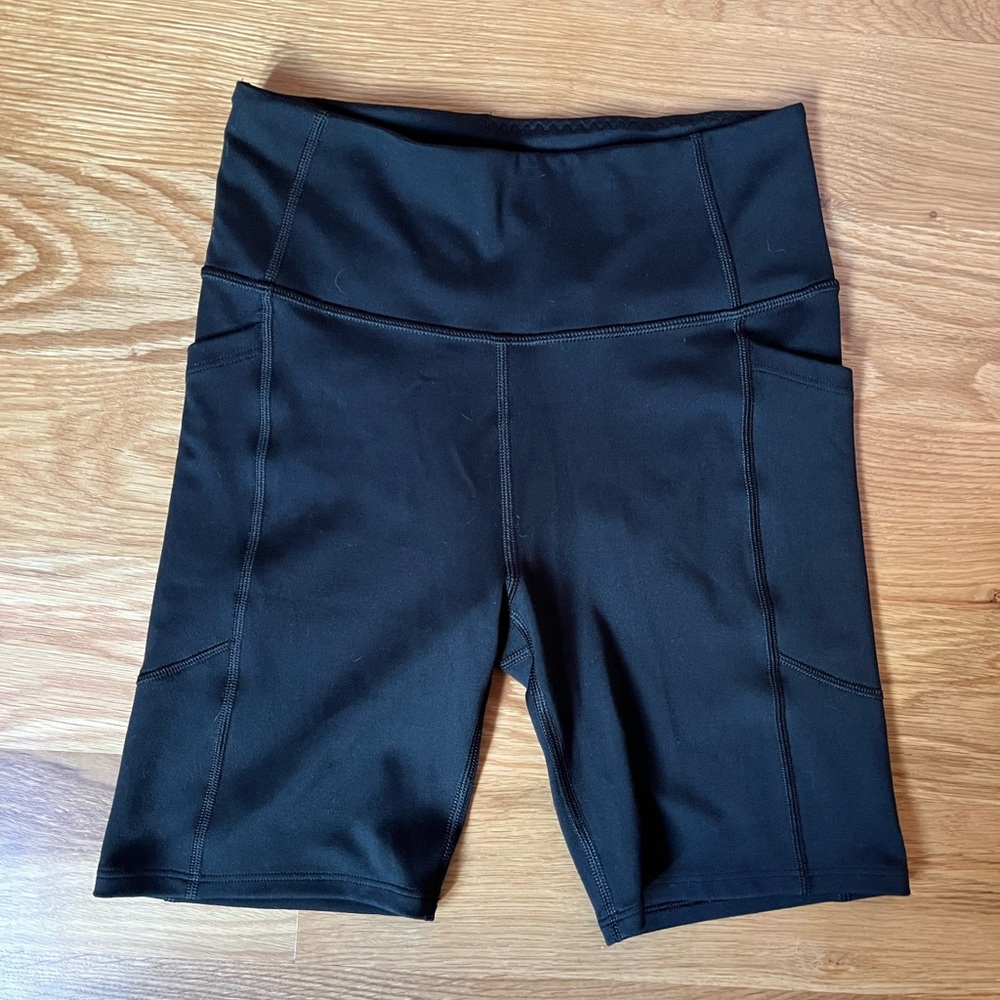 Victoria’s Secret On Point Flow Biker Shorts Size 4 In Black - Picture 2 of 4